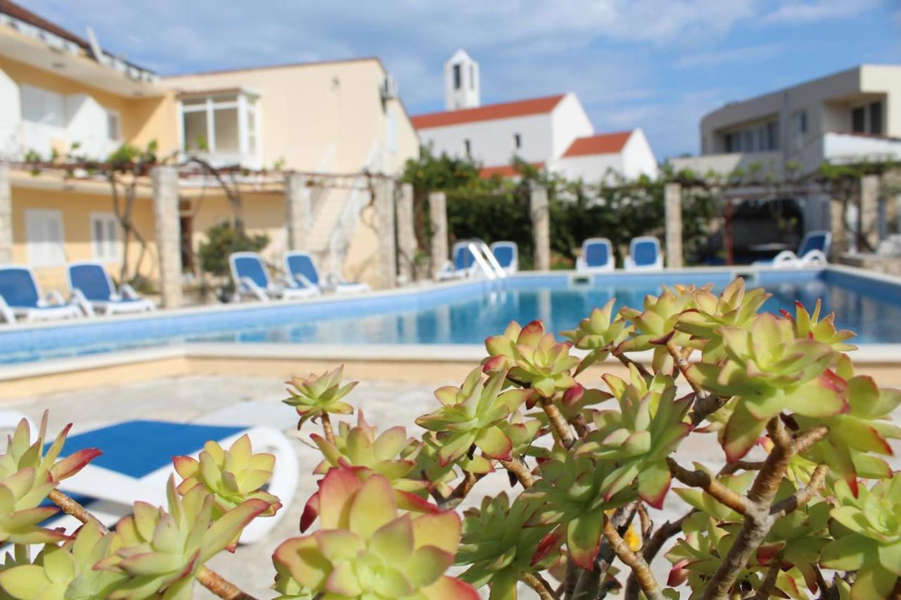 Spacious Bedroom For Two With Pool View - Pansion Hajduk Korčula Exterior foto