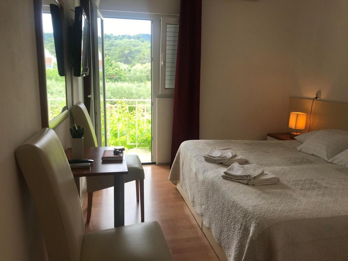 Spacious Bedroom For Two With Pool View - Pansion Hajduk Korčula Exterior foto